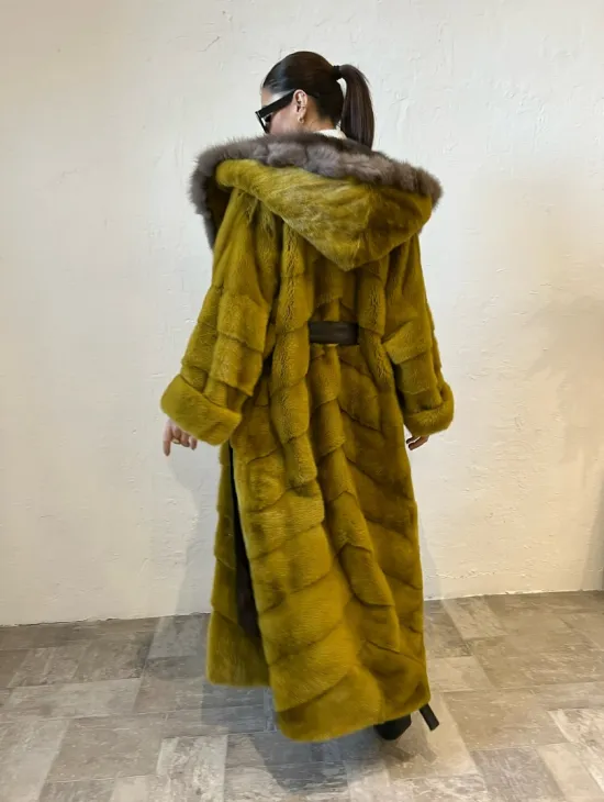 Норковая шуба с капюшоном куница - цвет горчичный