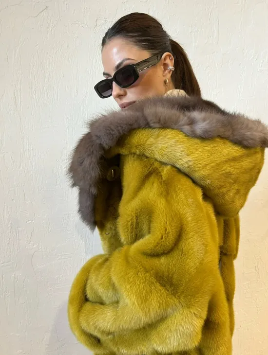 Норковая шуба с капюшоном куница - цвет горчичный