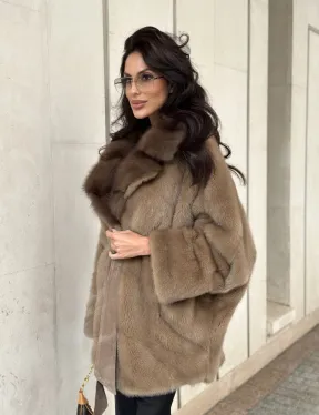 Короткая шуба из меха норки с воротником куница - цвет пастель