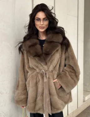 Короткая шуба из меха норки с воротником куница - цвет пастель