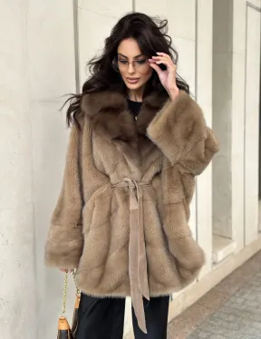 Короткая шуба из меха норки с воротником куница - цвет пастель