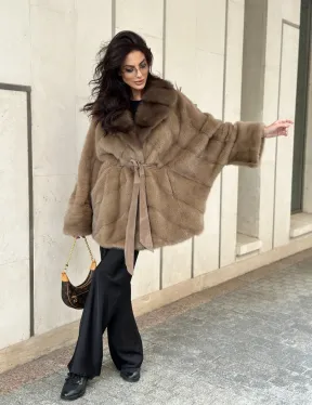 Короткая шуба из меха норки с воротником куница - цвет пастель