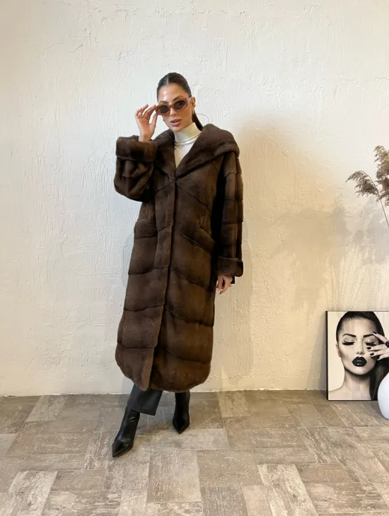 Шуба из меха норки с капюшоном - цвет соболь