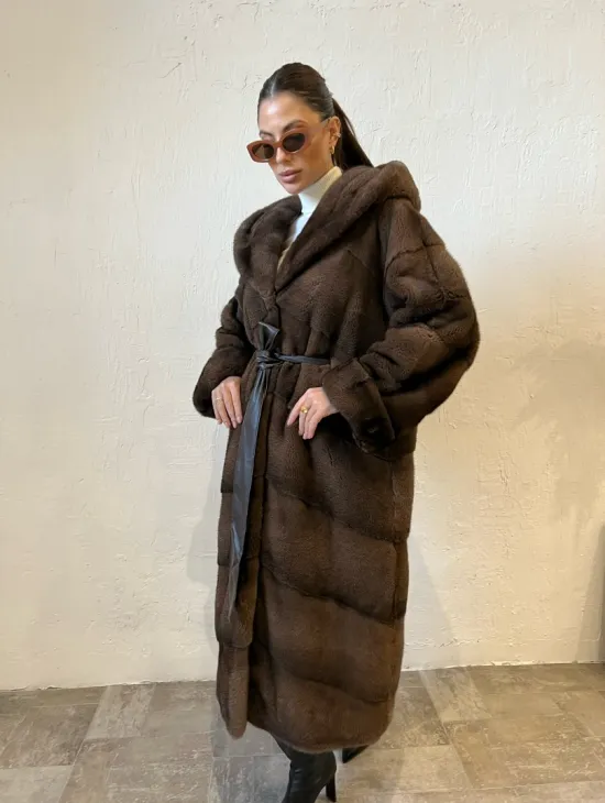 Шуба из меха норки с капюшоном - цвет соболь