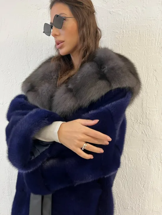 Шуба из меха норки с капюшоном куница - цвет электрик