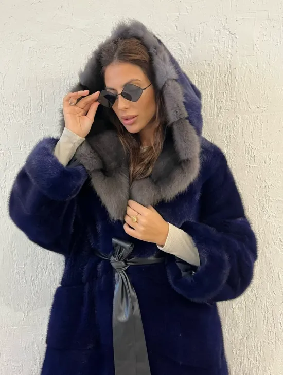 Шуба из меха норки с капюшоном куница - цвет электрик