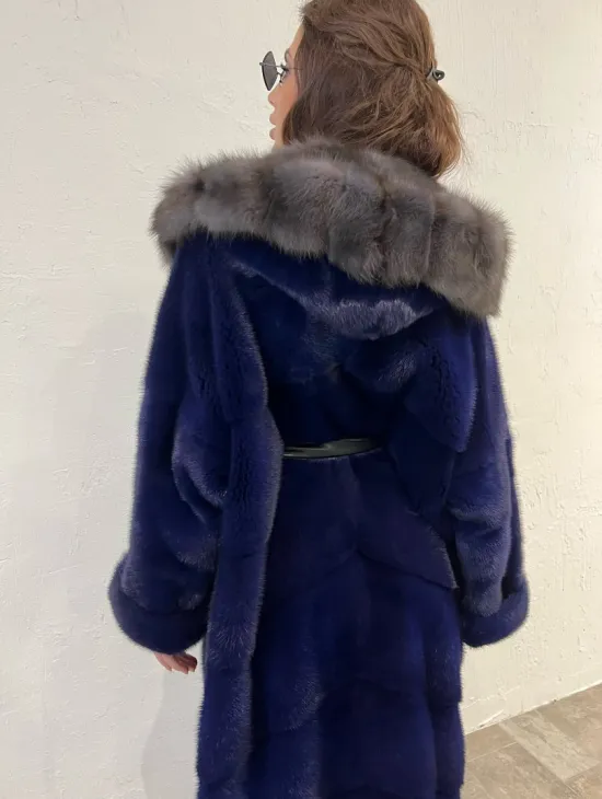 Шуба из меха норки с капюшоном куница - цвет электрик