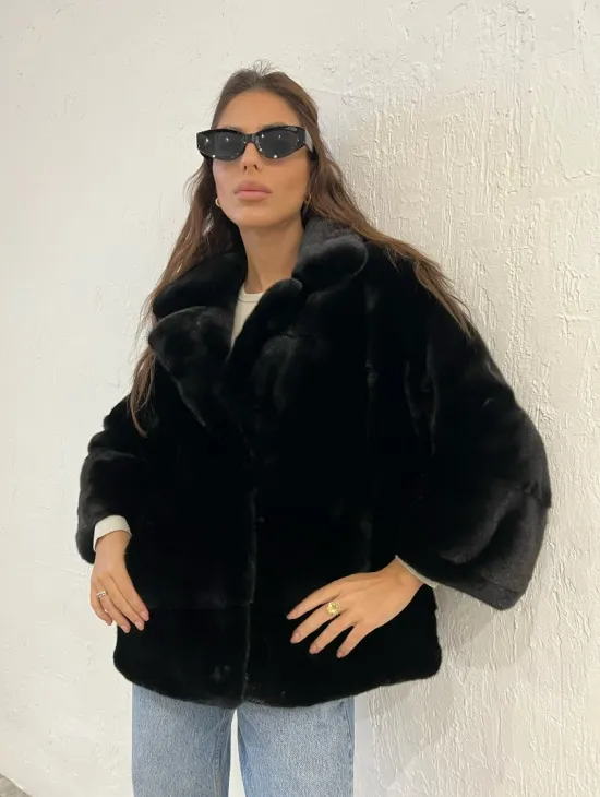 Короткая шуба - автоледи из меха аукционной норки