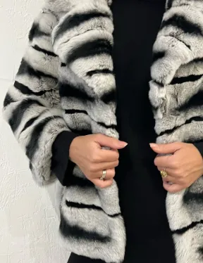 Короткая шуба из меха орилага под шиншиллу