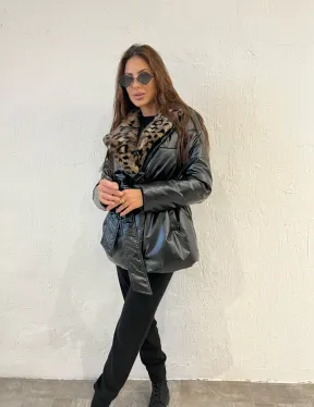 Пуховик с мехом норки в анималистическом принте