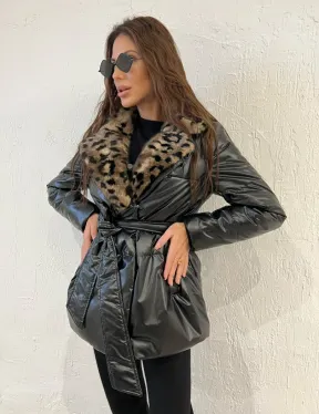 Пуховик с мехом норки в анималистическом принте