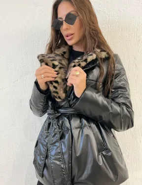 Пуховик с мехом норки в анималистическом принте