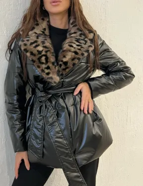 Пуховик с мехом норки в анималистическом принте