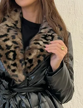 Пуховик с мехом норки в анималистическом принте