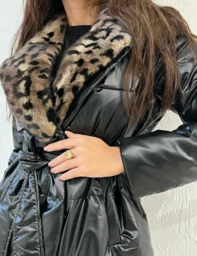 Пуховик с мехом норки в анималистическом принте