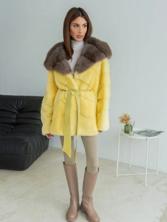 Норковое пончо - шуба с капюшоном из меха куницы - желтого цвета