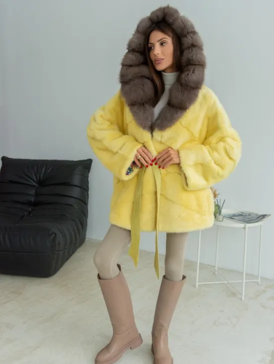 Норковое пончо - шуба с капюшоном из меха куницы - желтого цвета