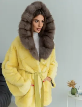 Норковое пончо - шуба с капюшоном из меха куницы - желтого цвета