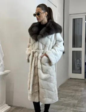 Шуба из меха норки Velvet с капюшоном из меха куницы