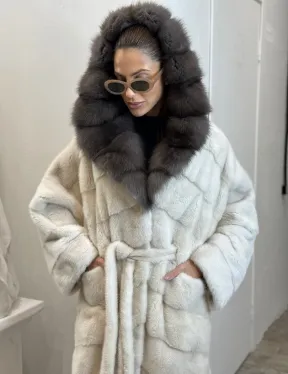 Шуба из меха норки Velvet с капюшоном из меха куницы