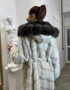 Шуба из меха норки Velvet с капюшоном из меха куницы