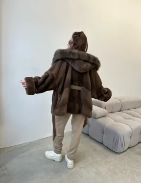 Шуба пончо из меха норки с капюшоном куница - цвет соболь