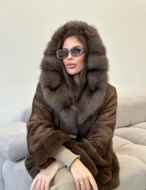 Шуба пончо из меха норки с капюшоном куница - цвет соболь