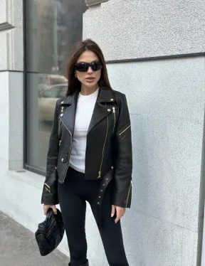 Куртка из натуральной кожи черного цвета