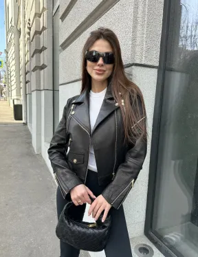 Куртка из натуральной кожи черного цвета