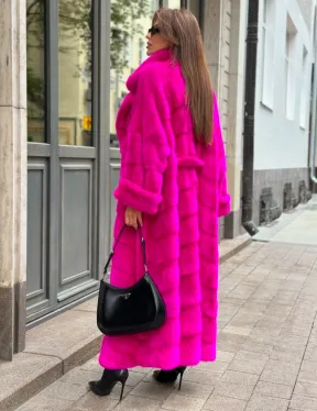 Норковая шуба в цвете фуксия