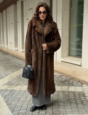 Шуба из меха норки в натуральном цвете под соболь