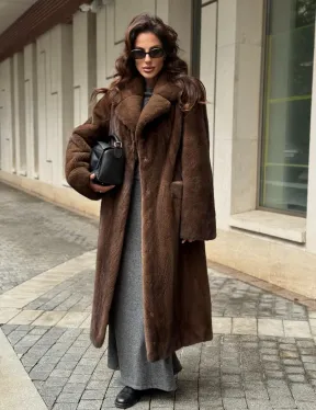 Шуба из меха норки в натуральном цвете под соболь