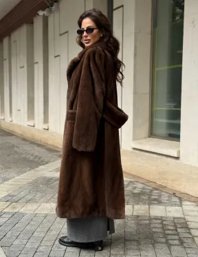 Шуба из меха норки в натуральном цвете под соболь