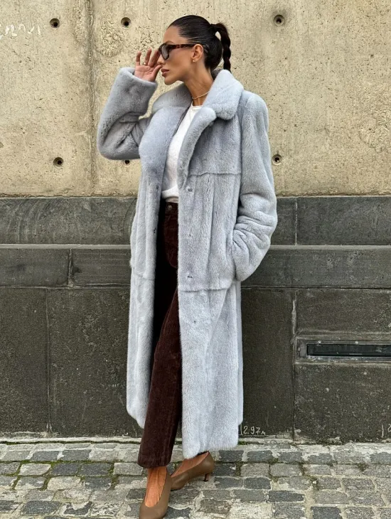 Голубая шуба из плюшевой норки “Velvet”