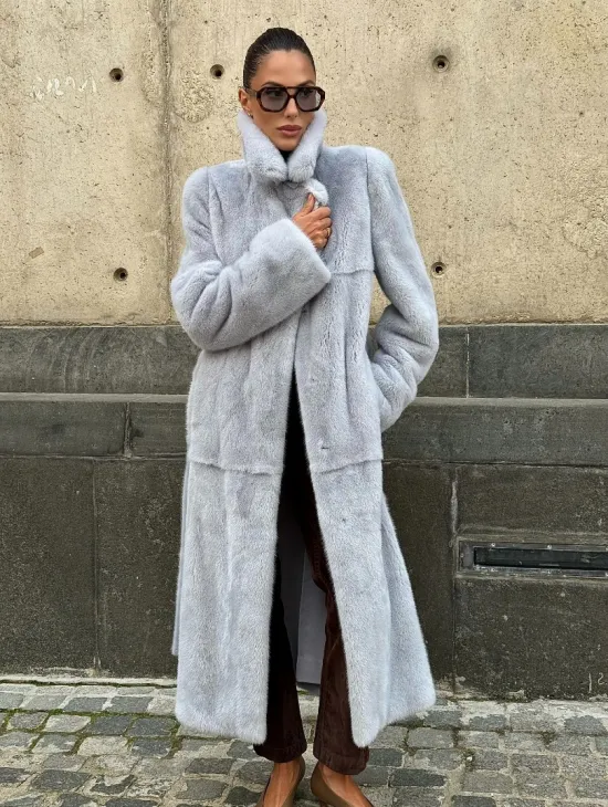 Голубая шуба из плюшевой норки “Velvet”