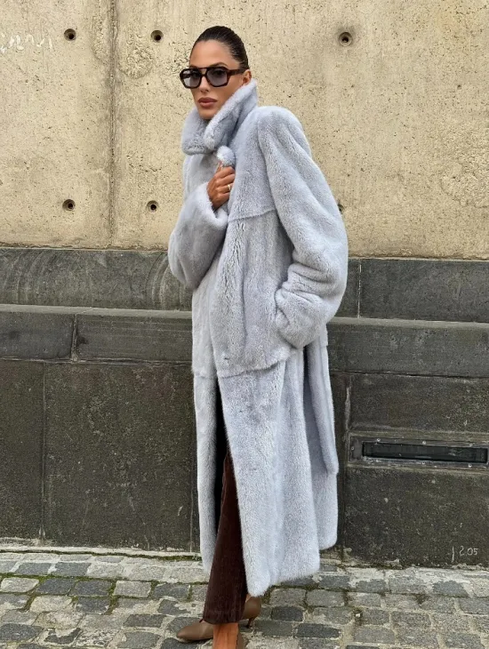 Голубая шуба из плюшевой норки “Velvet”