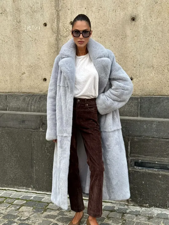 Голубая шуба из плюшевой норки “Velvet”