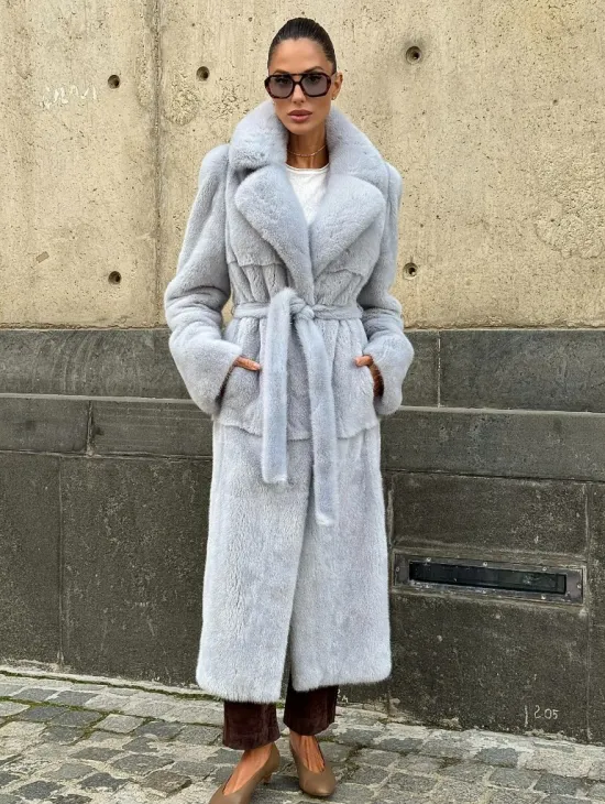 Голубая шуба из плюшевой норки “Velvet”