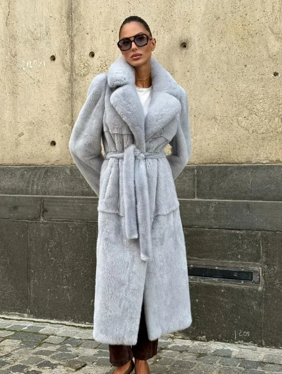 Голубая шуба из плюшевой норки “Velvet”