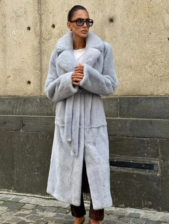 Голубая шуба из плюшевой норки “Velvet”