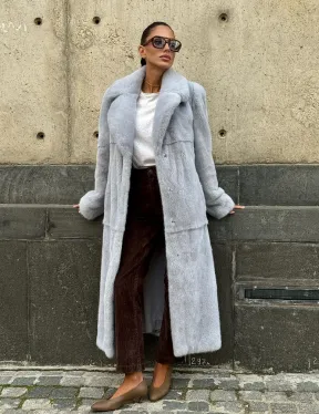 Голубая шуба из плюшевой норки “Velvet”