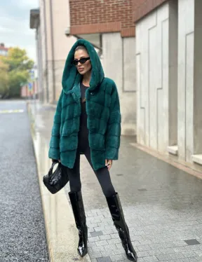 Короткая норковая шуба с капюшоном - цвет морской изумруд