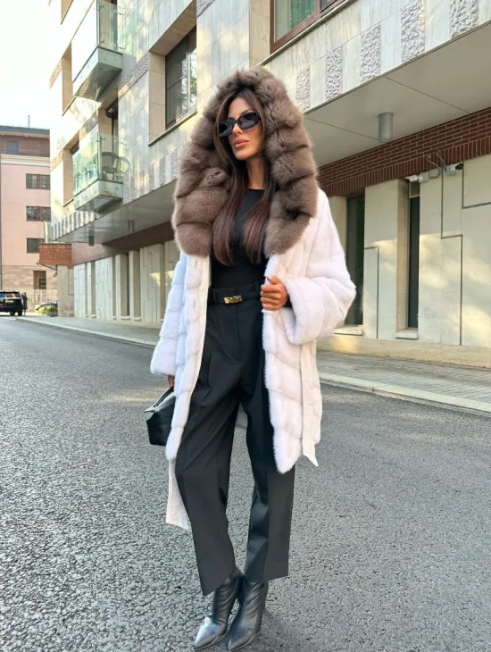 Шуба норковая с капюшоном из меха куницы - цвет жемчуг