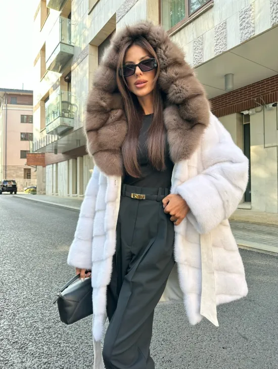 Шуба норковая с капюшоном из меха куницы - цвет жемчуг