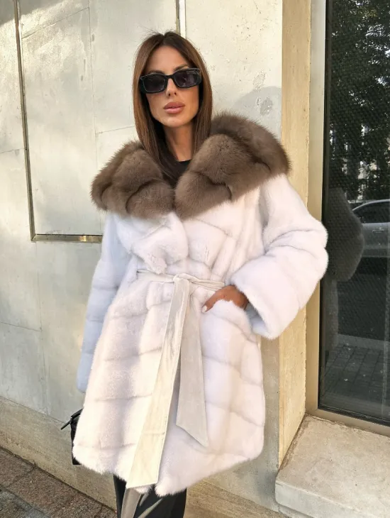 Шуба норковая с капюшоном из меха куницы - цвет жемчуг