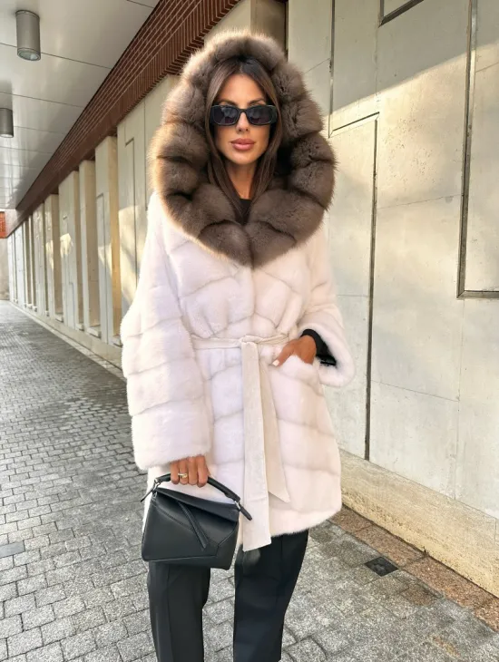 Шуба норковая с капюшоном из меха куницы - цвет жемчуг