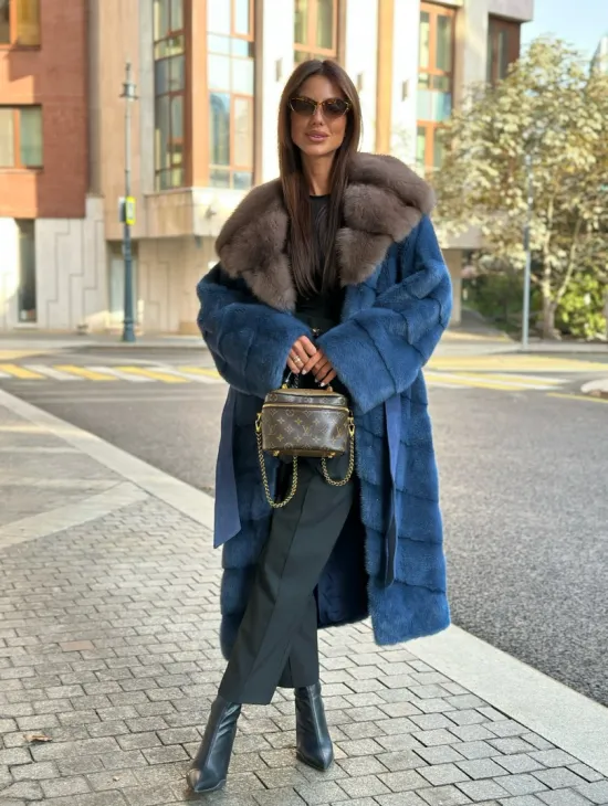 Роскошная норковая шуба с капюшоном из меха куницы - цвет королевский синий