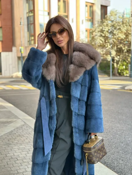 Роскошная норковая шуба с капюшоном из меха куницы - цвет королевский синий