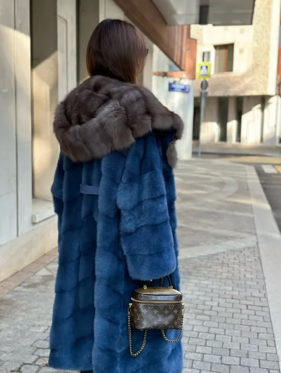 Роскошная норковая шуба с капюшоном из меха куницы - цвет королевский синий