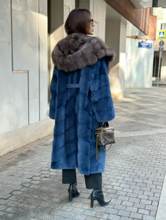 Роскошная норковая шуба с капюшоном из меха куницы - цвет королевский синий